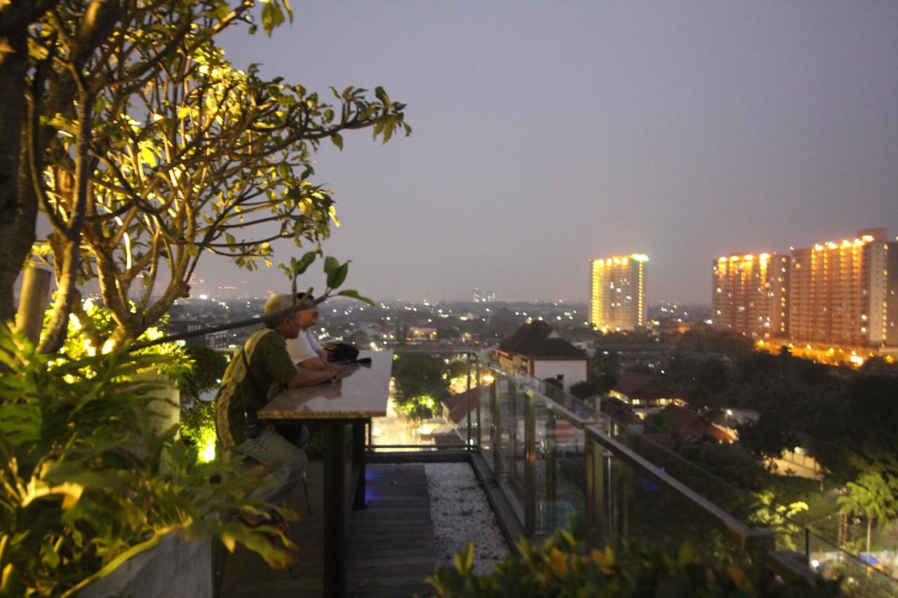 Harvia Suites Kebon Jeruk Jakarta Buitenkant foto