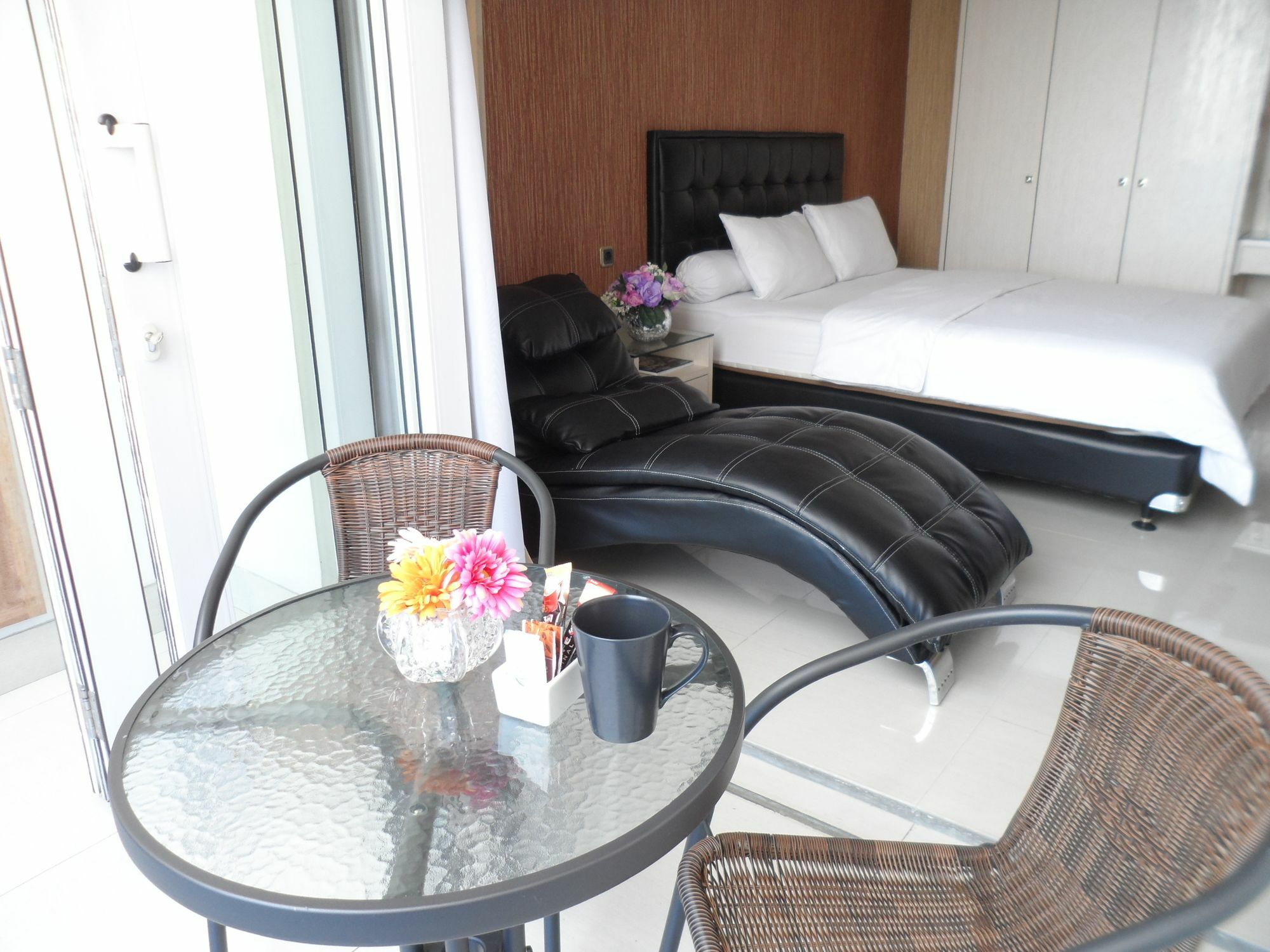 Harvia Suites Kebon Jeruk Jakarta Buitenkant foto
